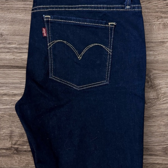 Like New- Levi's Women's Navy Skinny Jeans - Picture 7 of 7